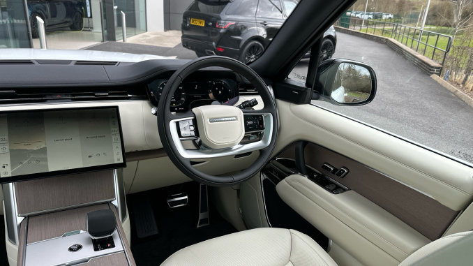 Land Rover Range Rover 3.0 D350 SE 4dr Auto Diesel Estate - Image 21